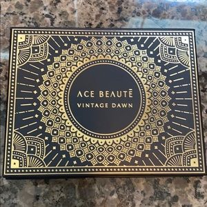 Ace Beaute vintage Dawn eyeshadow palette